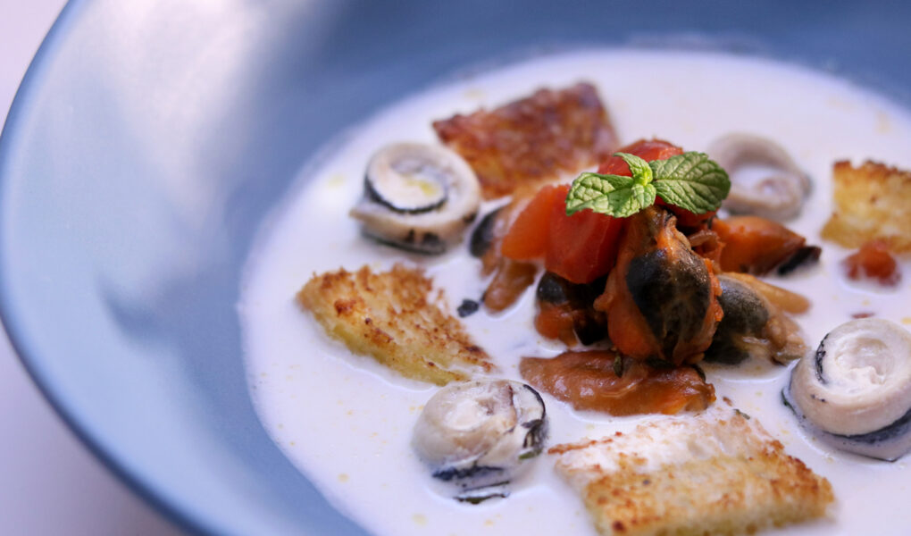 crema di stracciatella con cozze e acciughe